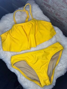 Old Navy Girls Yellow Ruffle Bikini Set - Size Small (6/7)